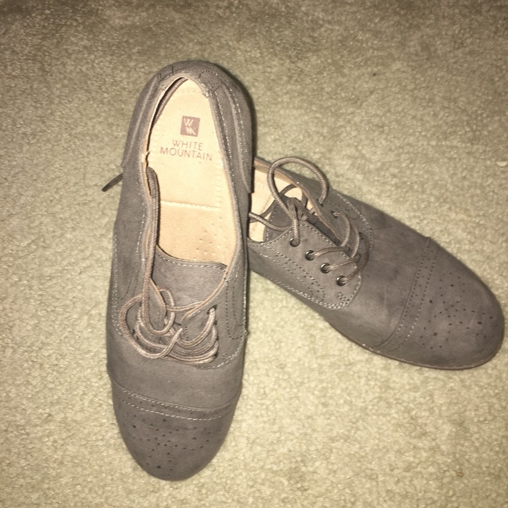 White Mountain grey suede women’s Oxford shoes